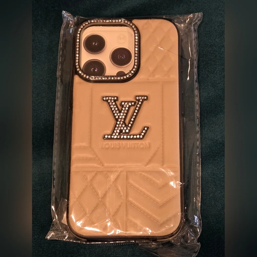 LV Beige Bling Quilted I Phone 16 Pro Phn Case (UNBRANDED) - Picture 2 of 3